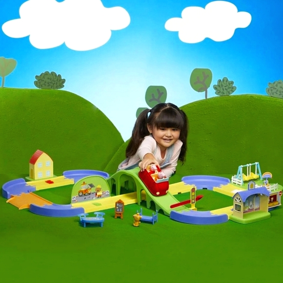 Peppa Pig All Around Town Playset With Adjustable Track 1 Figure & 35+ Sounds - Picture 3 of 8
